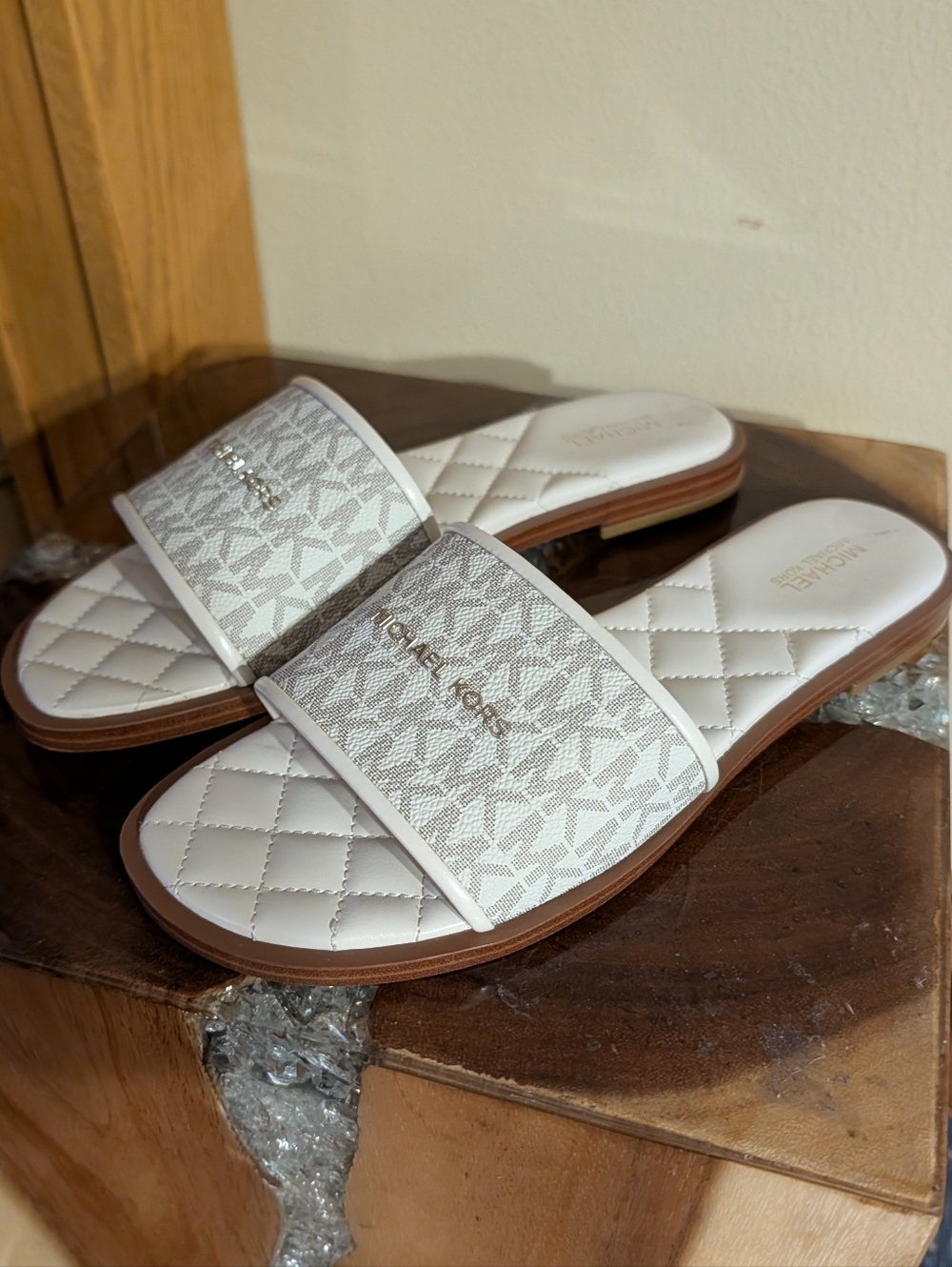 Michael Kors Felicia Flat Slide MK Signature Logo Print in Vanilla - Picture 12 of 13